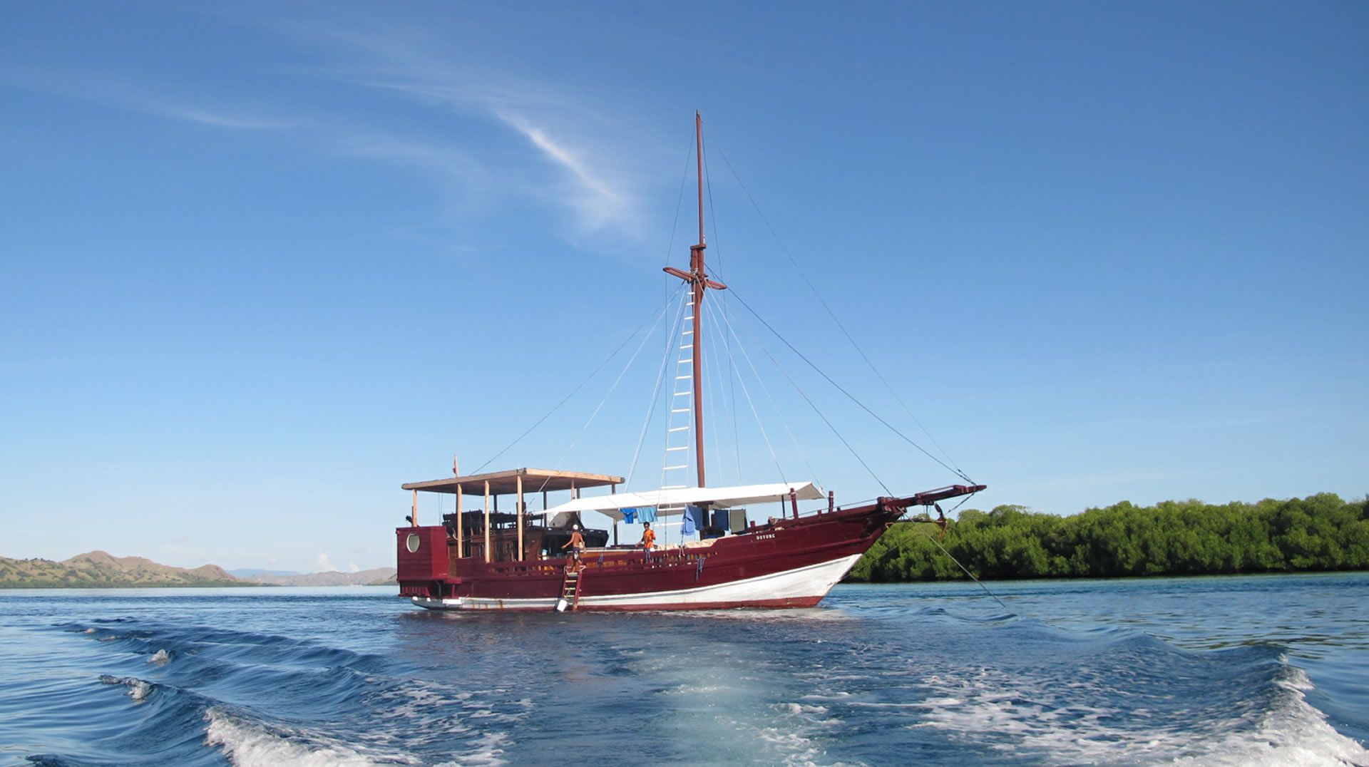 Diving Liveaboard Komodo aboard Duyung
